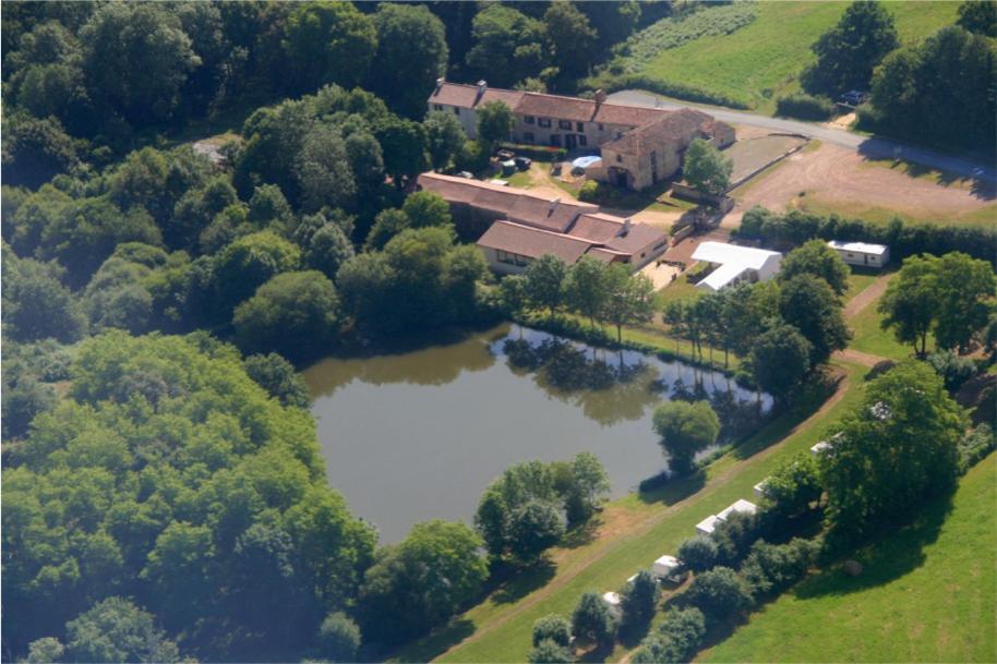 Logis De L'Aubonniere Hotel Chaille-sous-les-Ormeaux Exterior foto